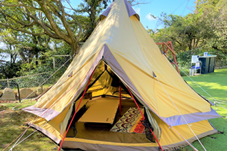 お部屋とテントを自由に使えるグランピング体験プラン